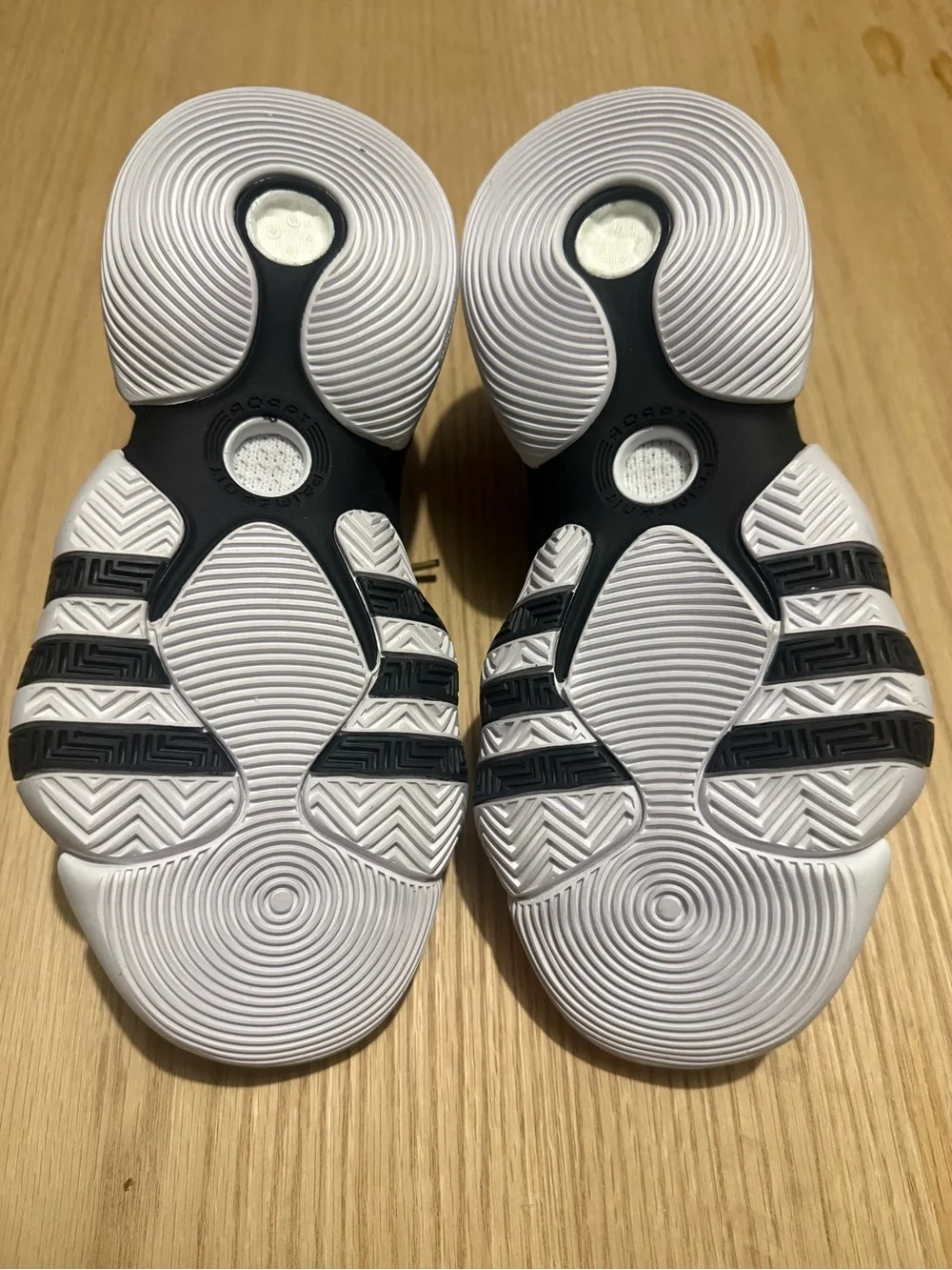 Men’s Adidas Trae Young 2 basketball shoes NWT No Box.